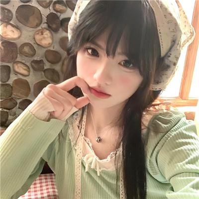 沙滩上的夏娃
